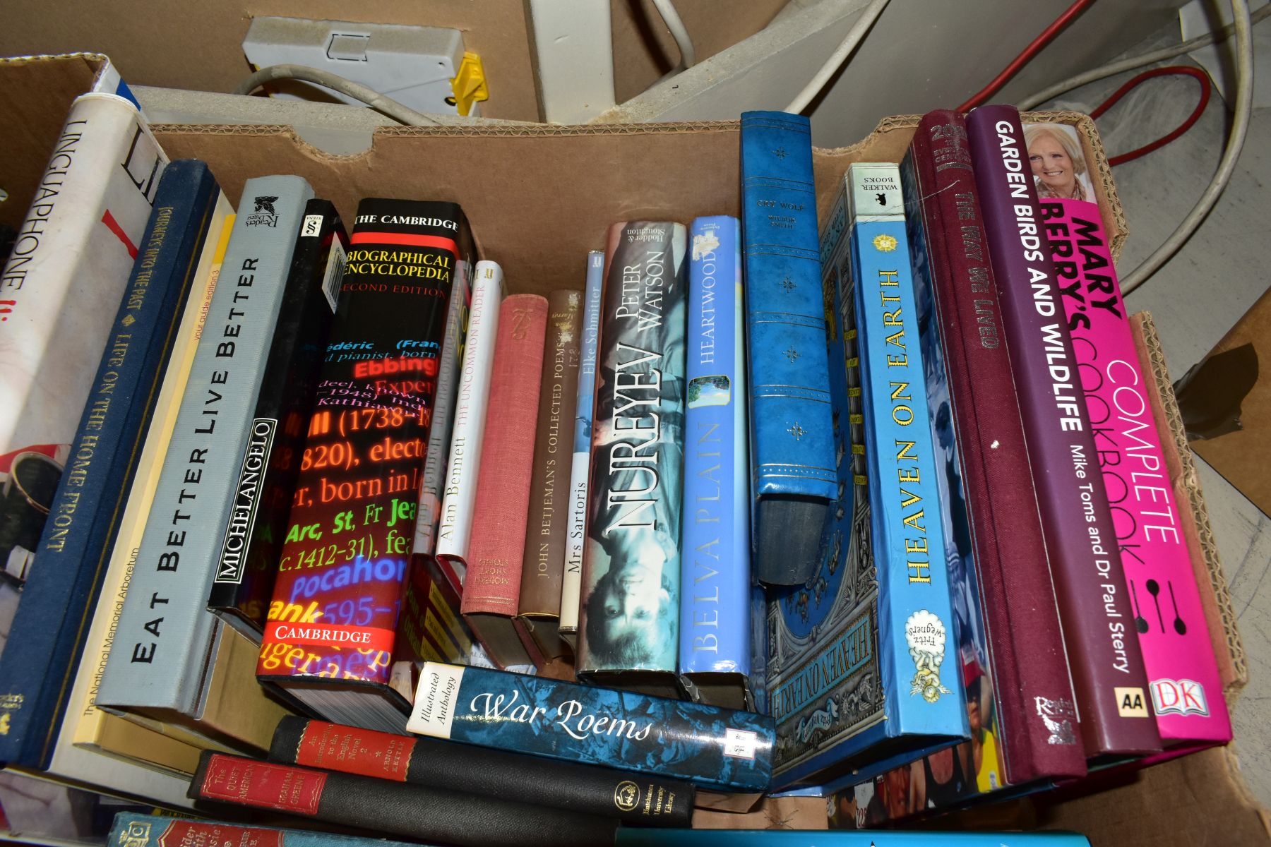 SEVEN BOXES OF VARIOUS BOOKS AND MAGAZINES, to include Antique collecting, Cookery, Birds, - Image 8 of 13