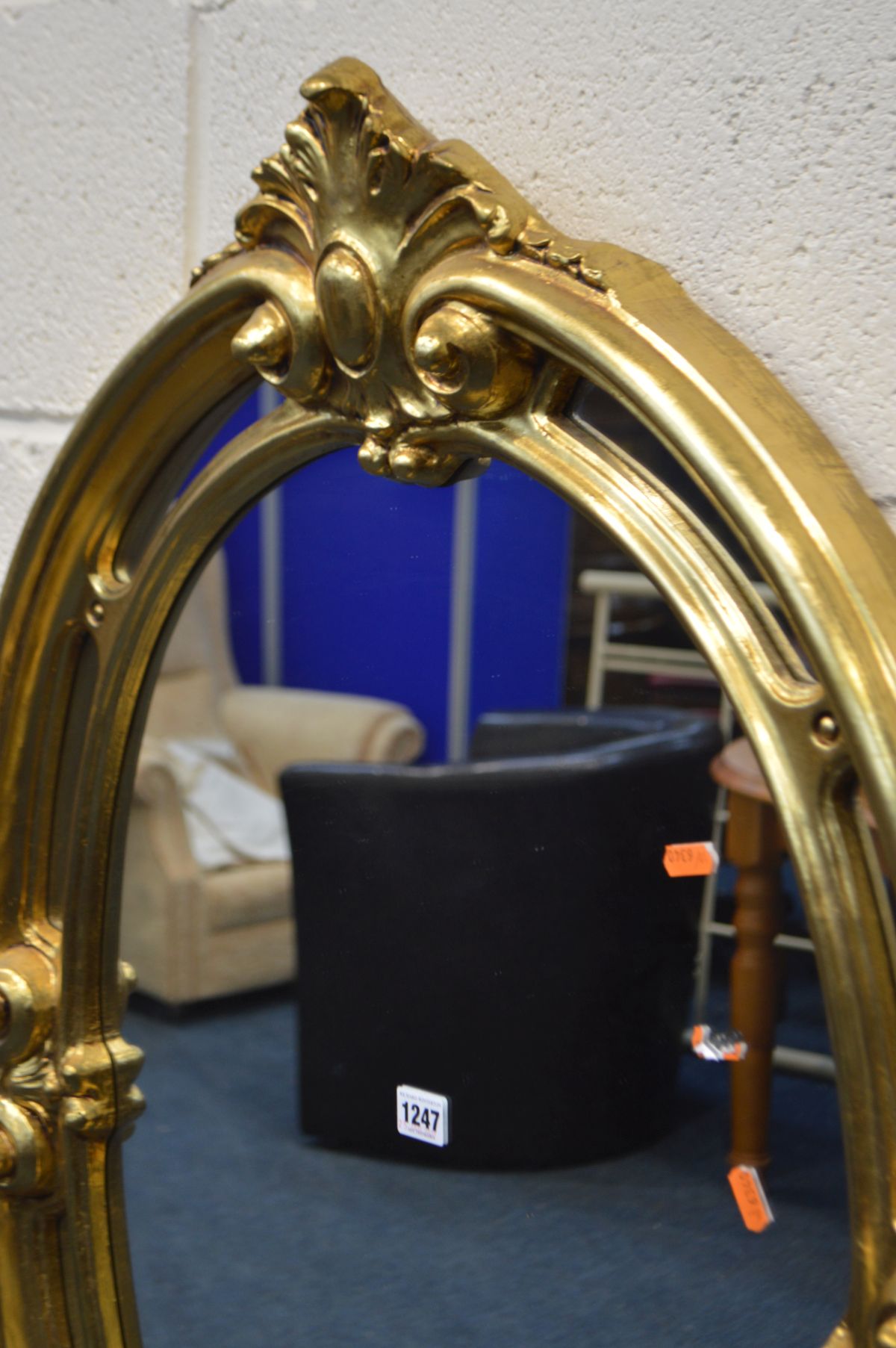 A MODERN GILT FRAMED OVAL WALL MIRROR, 74cm x 99cm along with another oval wall mirror (2) - Image 3 of 3