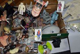 A QUANTITY OF UNBOXED AND ASSORTED STAR WARS FIGURES AND ACCESSORIES, majority of figures are 1990's