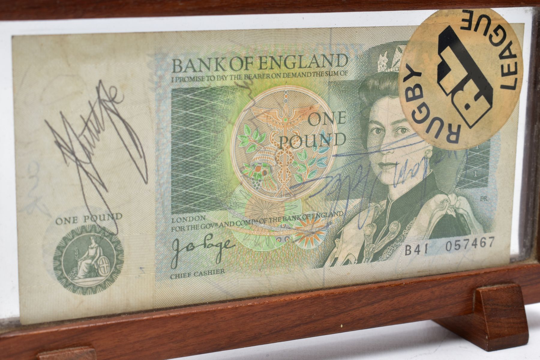 A FRAMED BANK OF ENGLAND 'ONE POUND NOTE', within a wooden frame, raised on two block feet, the note - Image 2 of 4