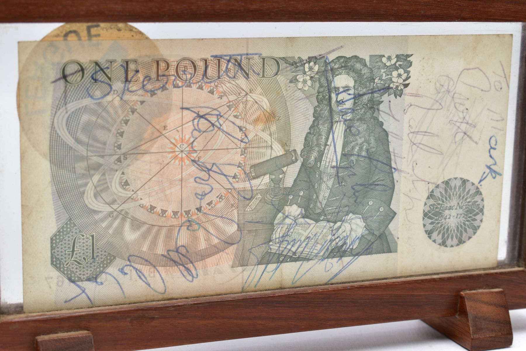 A FRAMED BANK OF ENGLAND 'ONE POUND NOTE', within a wooden frame, raised on two block feet, the note - Image 4 of 4