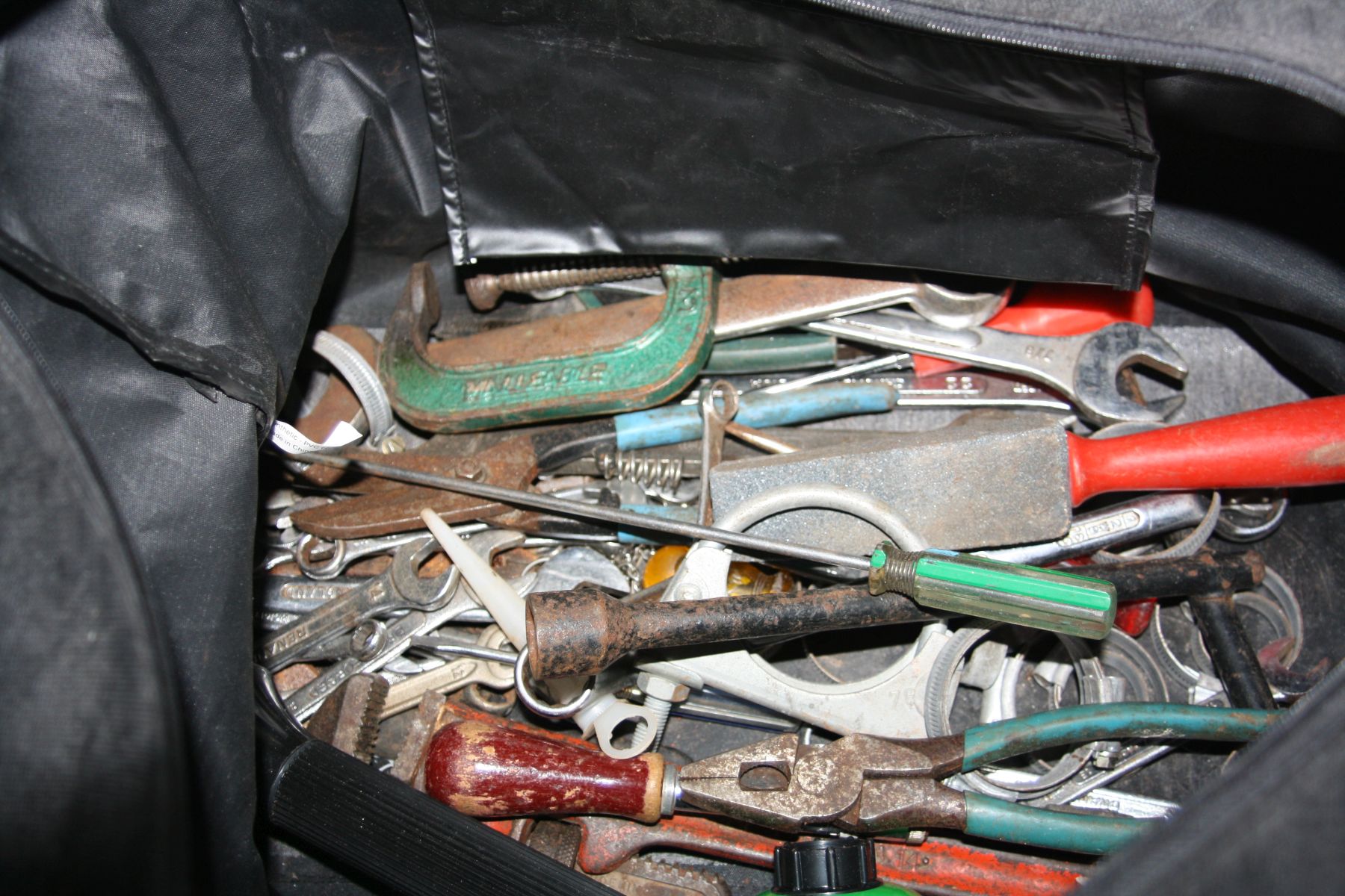 A VINTAGE RECORD No22 ENGINEERS VICE and a bag containing spanners clamps grips etc (2) - Image 3 of 3