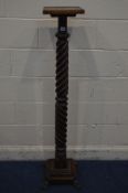 AN EARLY 20TH CENTURY OAK DOUBLE BARLEY TWIST TORCHERE STAND, on a stepped base and four scrolled