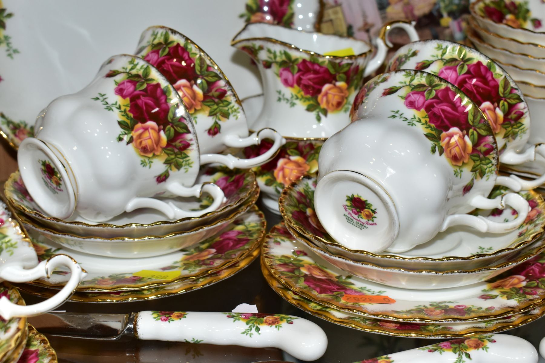 ROYAL ALBERT 'OLD COUNTRY ROSES', comprising teapot, height 16cm, cake/sandwich plate, milk jug, - Image 3 of 9