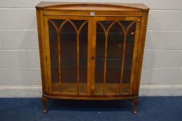 AN EARLY TO MID 20TH CENTURY WALNUT DOUBLE DOOR CHINA CABINET, width 102cm x depth 31cm x height