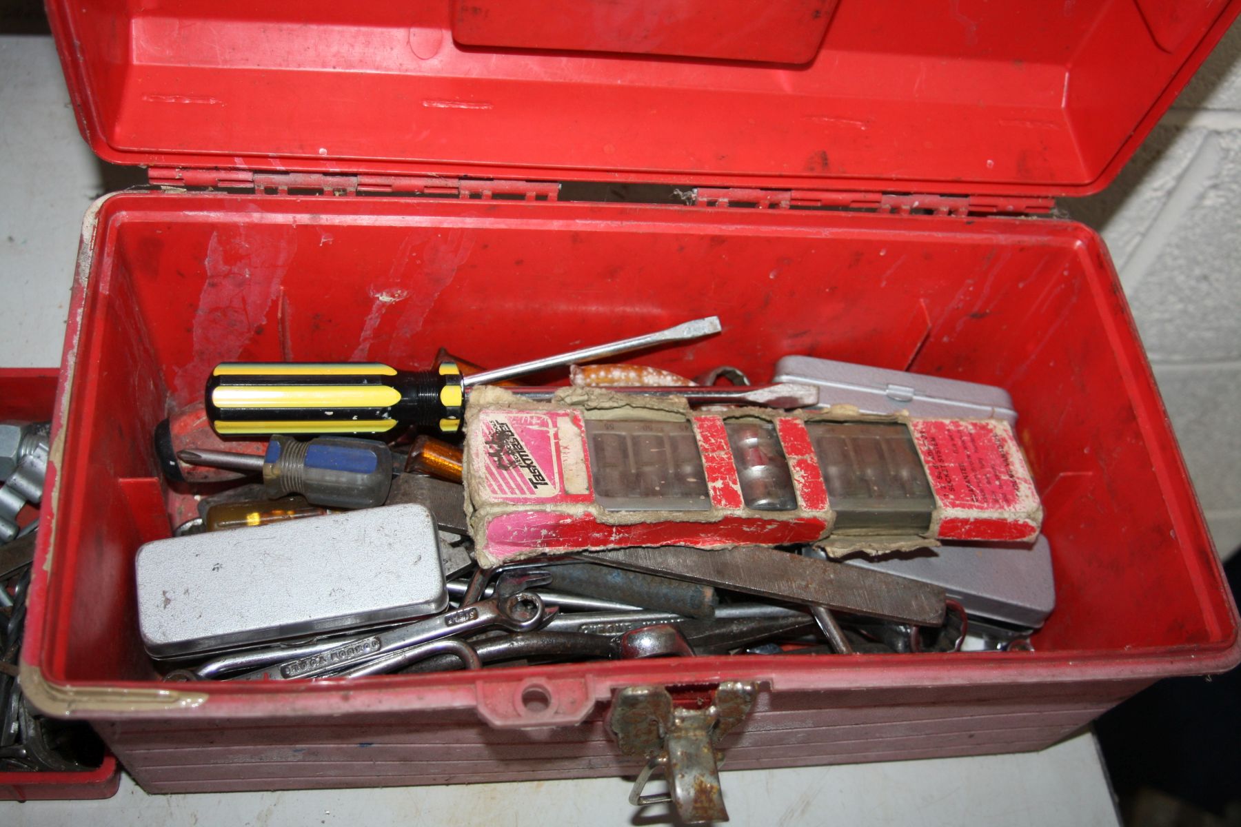 A BLACK AND DECKER WORKMATE, a Portable Workbench Vice, a plastic toolbox including tools, a folding - Image 5 of 6