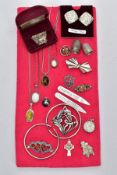 A SELECTION OF SILVER AND WHITE METAL JEWELLERY, to include a heavy silver ring in the form of a