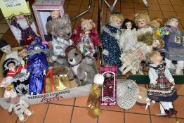A QUANTITY OF BOXED AND UNBOXED COLLECTORS DOLLS AND SOFT TOYS, to include boxed items from the