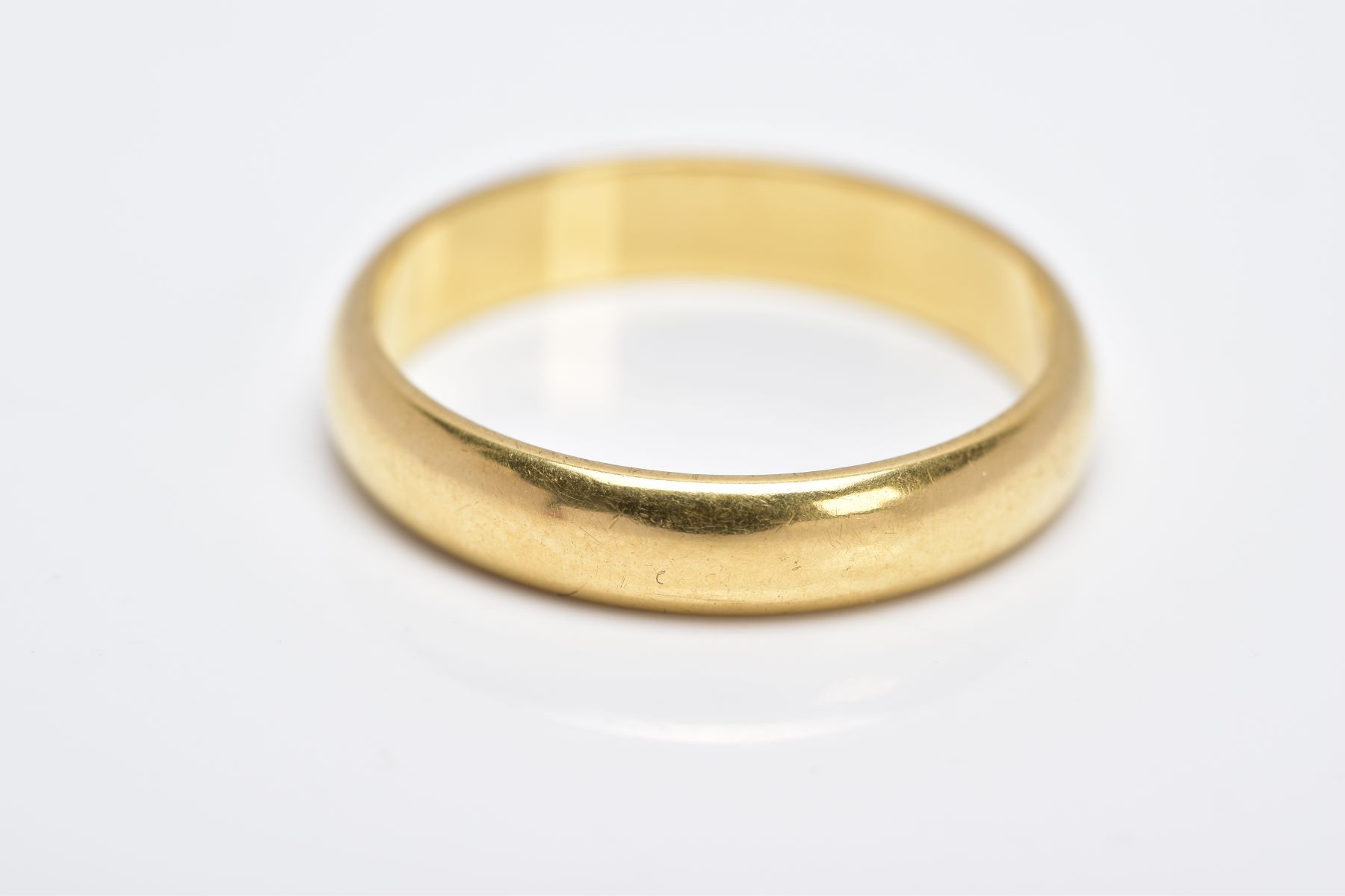 AN 18CT GOLD BAND, of a plain polished design, hallmarked 18ct gold London, ring size P, approximate - Image 2 of 2