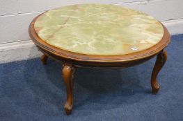 A MODERN MAHOGANY CIRCULAR ONYX TOPPED COFFEE TABLE, diameter 93cm x height 43cm