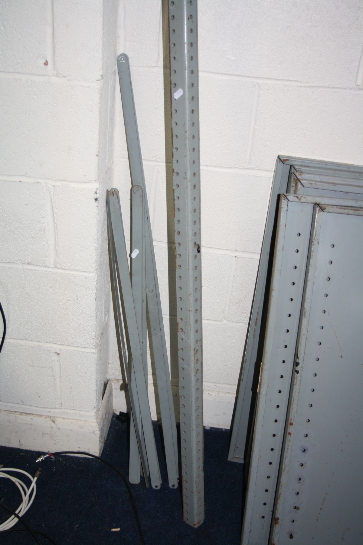 A SINGLE BAY OF DEXION TYPE SHELVING with four angle uprights, six shelves and cross members (no - Image 2 of 3