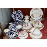 A GROUP OF ASSORTED ROYAL CROWN DERBY SECONDS, TEA AND DINNER WARES AND A TRINKET BOX AND COVER,