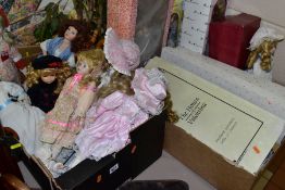 A QUANTITY OF BOXED AND UNBOXED MODERN COLLECTORS DOLLS, to include boxes examples by Alberon, The