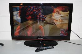 A SAMSUNG LE32C450E1W 32inch TV with remote (PAT pass and working)