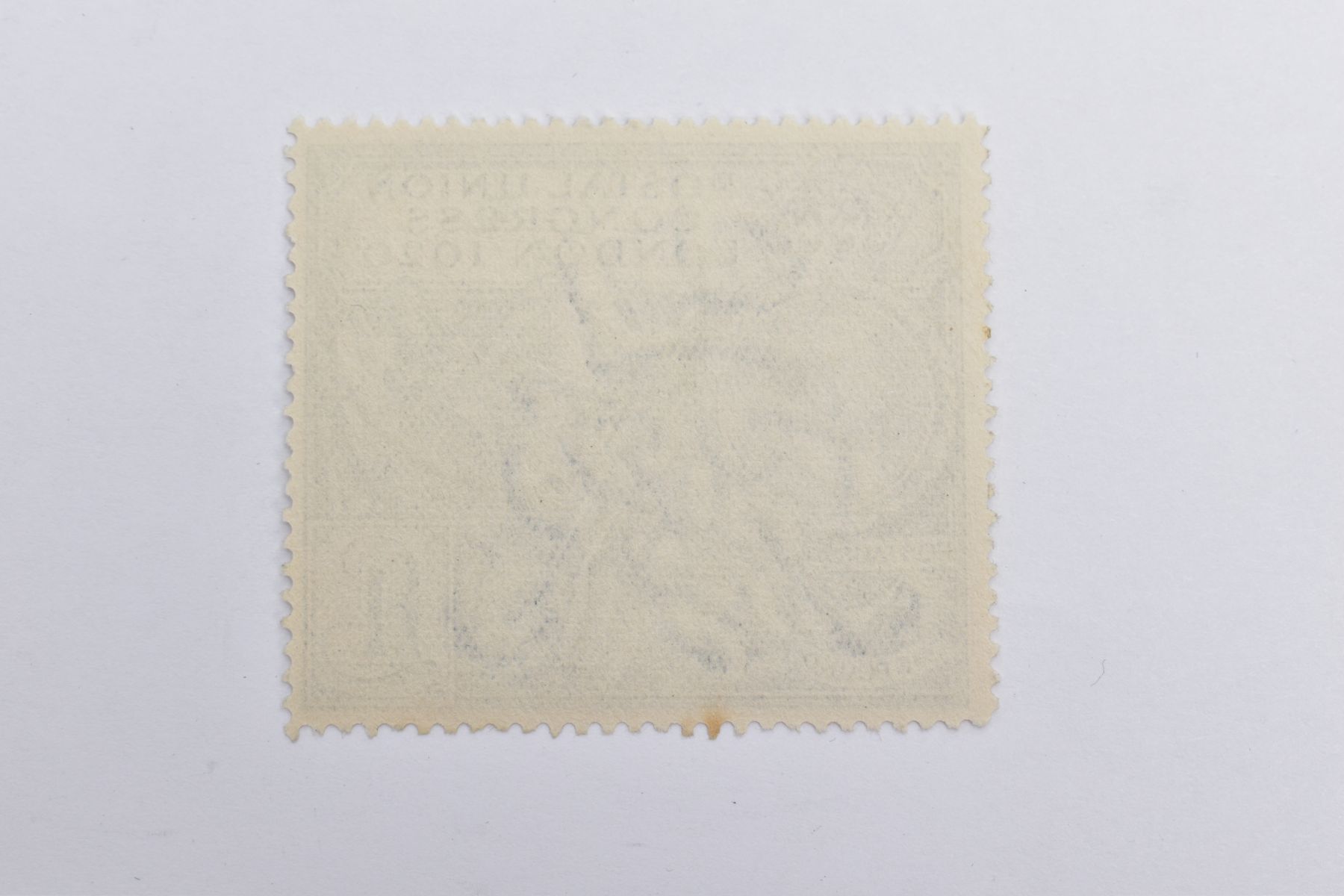 A 1929 'POSTAL UNION CONGRESS LONDON' ONE POUND POSTAL STAMP, depicting St. George and a dragon - Image 2 of 2