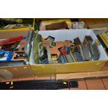 A QUANTITY OF ASSORTED OO GAUGE MODEL RAILWAY ITEMS, to include unboxed Lima class 43 High Speed