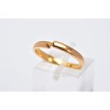 A 22CT GOLD SPLIT BAND, of a plain polished design, hallmarked 22ct gold London, approximate gross