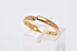 A 22CT GOLD SPLIT BAND, of a plain polished design, hallmarked 22ct gold London, approximate gross