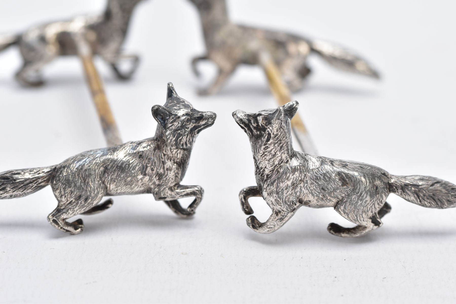 A PAIR OF WHITE METAL KNIFE RESTS, each rest modelled with two foxes to each end with a worn gilt - Image 5 of 5