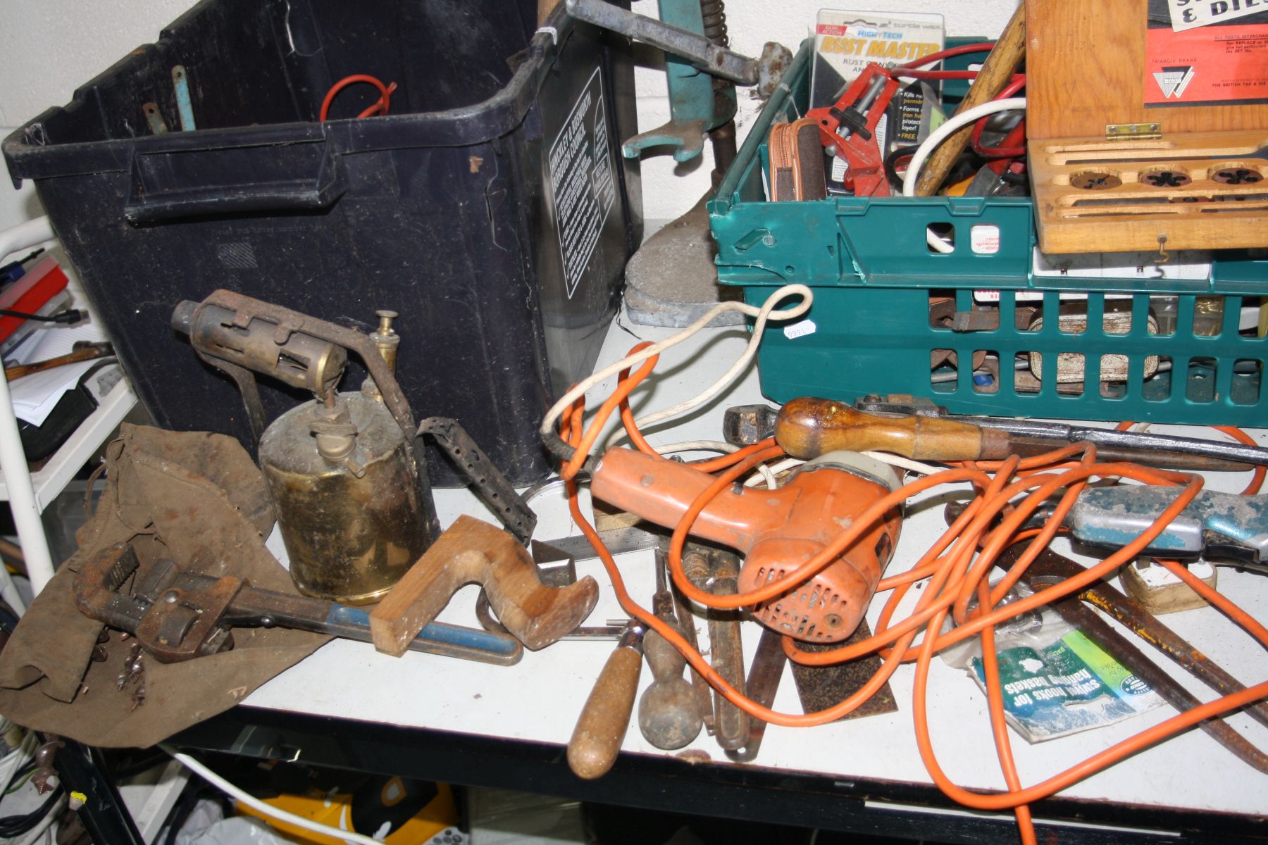 THREE TRAYS CONTAINING HAND TOOLS AND VINTAGE POWER TOOLS (untested) including an Imperial tap and - Image 6 of 6