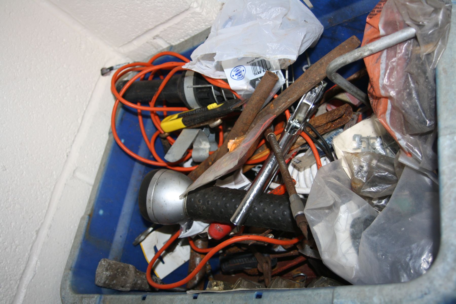 THREE TRAYS CONTAINING HAND TOOLS AND VINTAGE POWER TOOLS (untested) including an Imperial tap and - Image 4 of 6