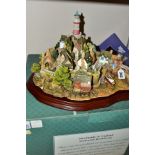 A LARGE LILLIPUT LANE LIMITED EDITION SCULPTURE, 'Out of the Storm' L2064, No 2318/3000, with wooden