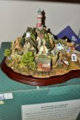 A LARGE LILLIPUT LANE LIMITED EDITION SCULPTURE, 'Out of the Storm' L2064, No 2318/3000, with wooden