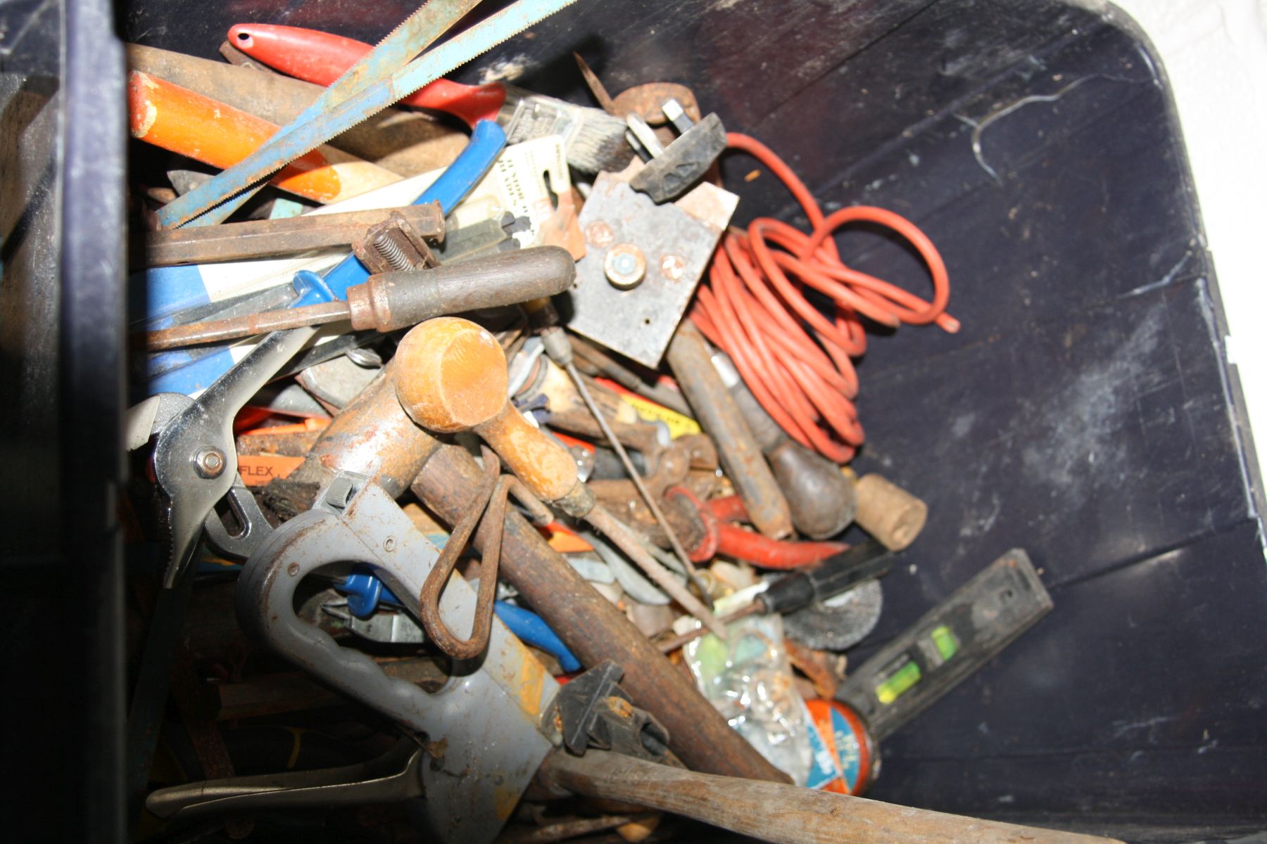 THREE TRAYS CONTAINING HAND TOOLS AND VINTAGE POWER TOOLS (untested) including an Imperial tap and - Image 2 of 6