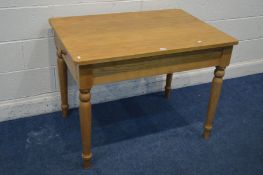 AN OAK TABLE with drawers at each end, length 102cm x depth 72cm x height 77cm