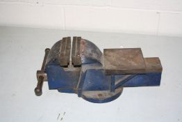 AN UNBRANDED ENGINEERS VICE with 5 inch jaws and 5 inch Plenishing platform