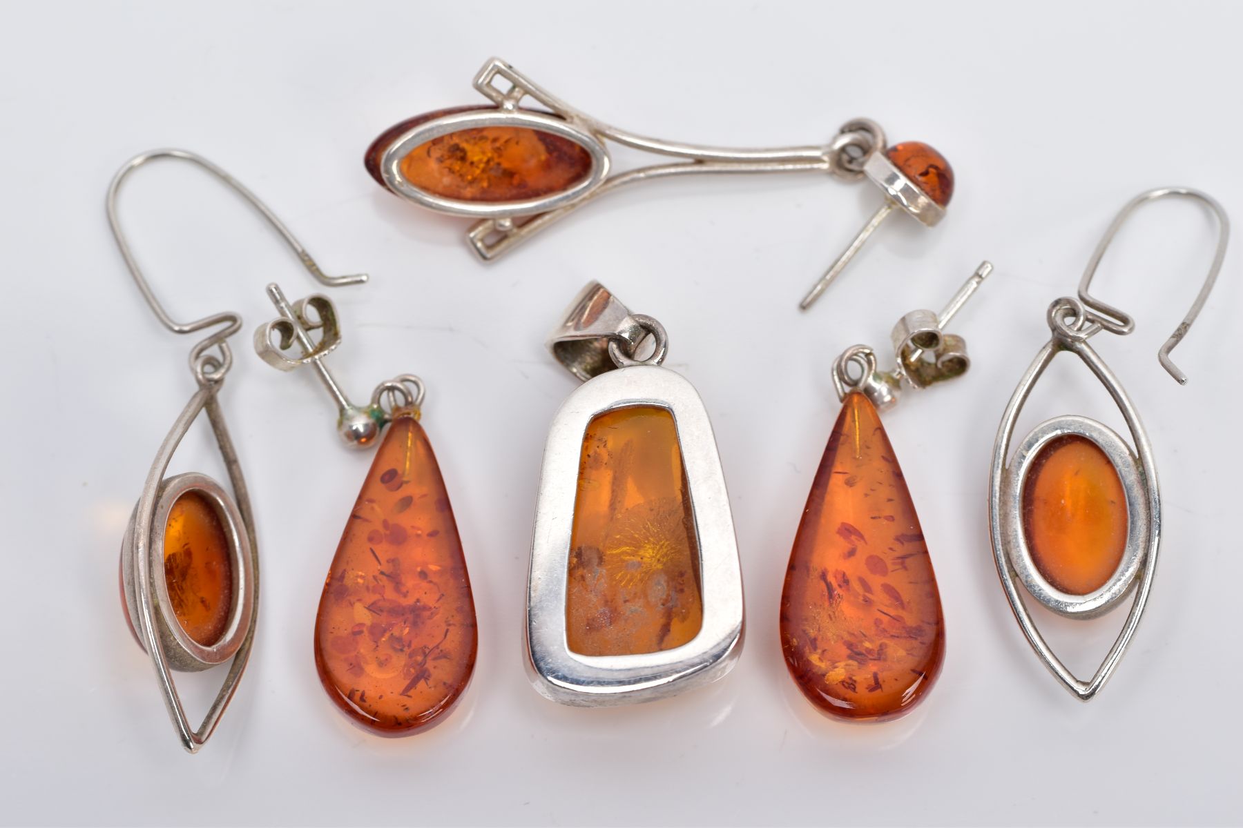 A COLLECTION OF MODERN AMBER JEWELLERY, to include an abstract shaped pendant, two pairs of drop - Image 6 of 6