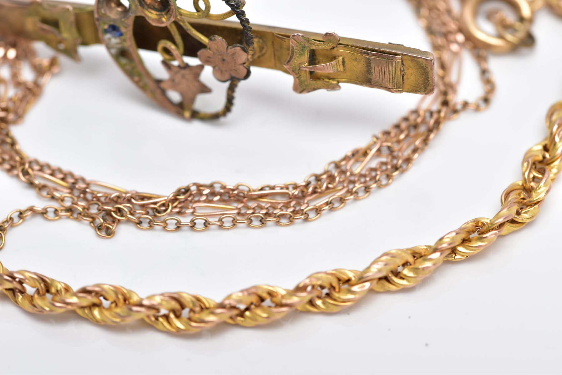 A SMALL PARCEL OF GOLD JEWELLERY, to include a 9ct gold fine Figaro chain fitted with a spring clasp - Image 2 of 2