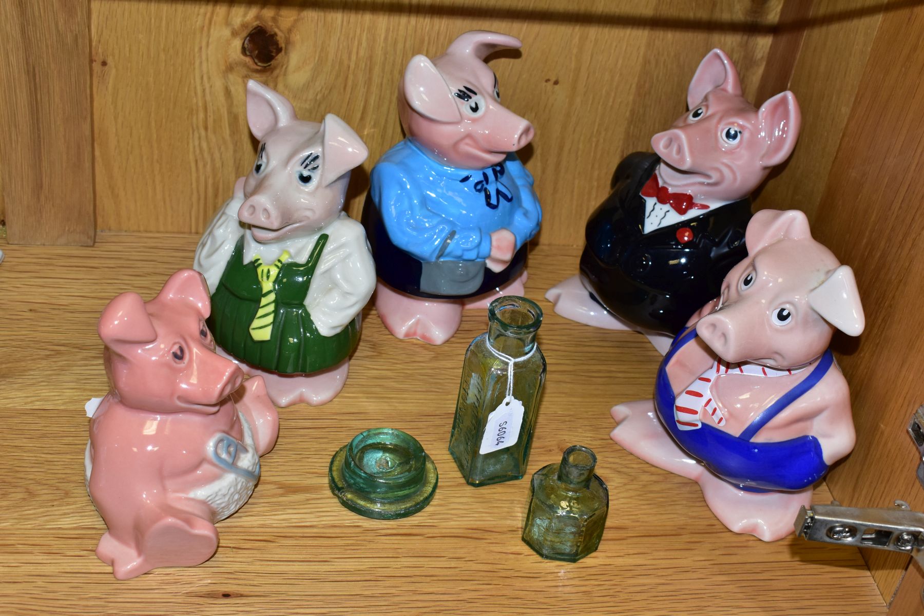 A SET OF FIVE WADE NATWEST PIGGY BANKS, all with Natwest black plastic stoppers, a clear glass - Image 4 of 7