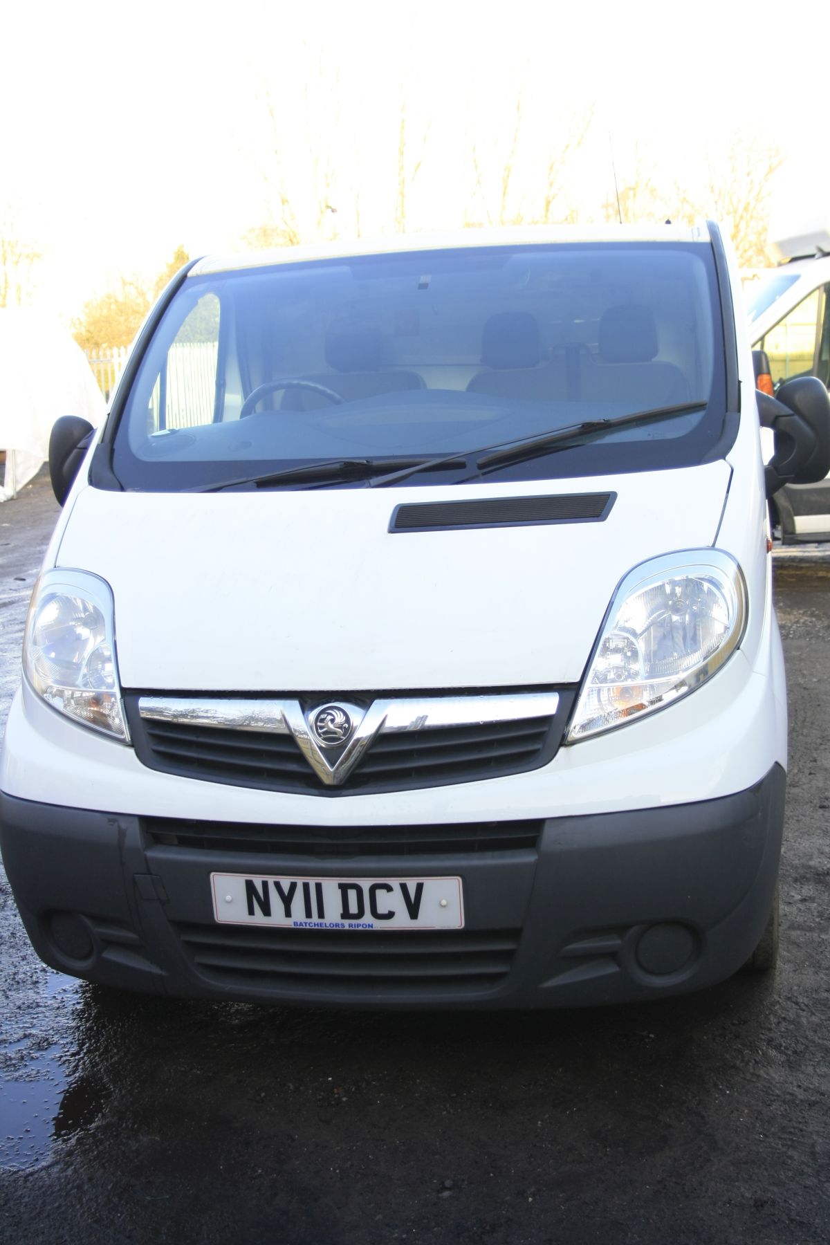 A 2011 VAUXHALL VIVARO 2700 CDTi 89 SWB PANEL VAN 1995cc Deisel Engine 6 speed Manual gearbox, one - Image 2 of 9