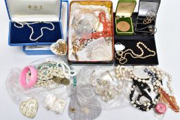 A BOX CONTAINING A SELECTION OF MISCELLANEOUS ITEMS, to include a tin of costume jewellery such as a