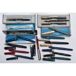 A TRAY CONTAINING TWELVE PARKER FOUNTAIN PENS, TWO PROPELLING PENCILS including four Slimfolds, a