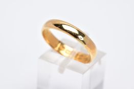 A 22CT GOLD WEDDING BAND, of a plain polished design, approximate width 4.2mm, hallmarked 22ct