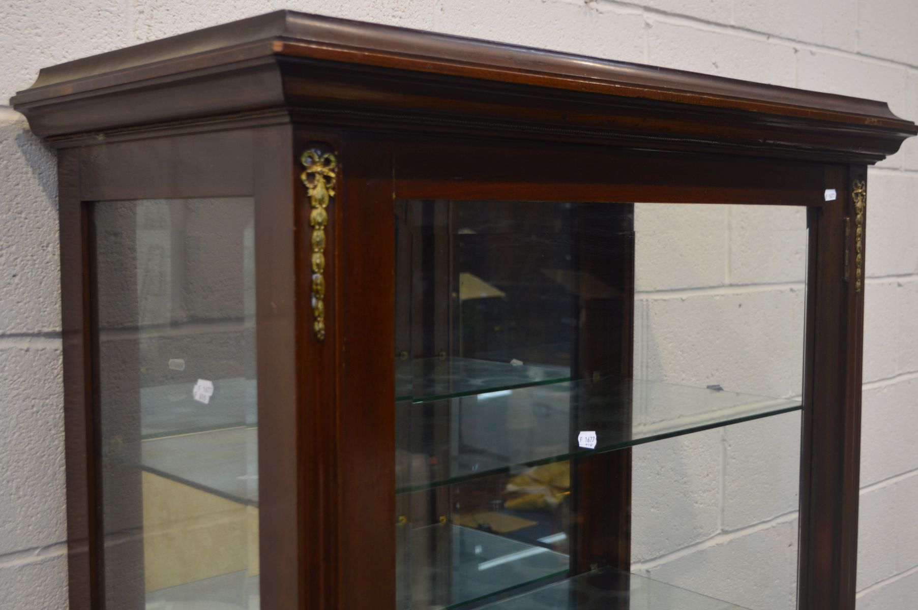 A REPRODUCTION LOUIS STYLE MAHOGANY SINGLE DOOR DISPLAY CABINET, with brass mounts, mirrored back, - Image 2 of 3