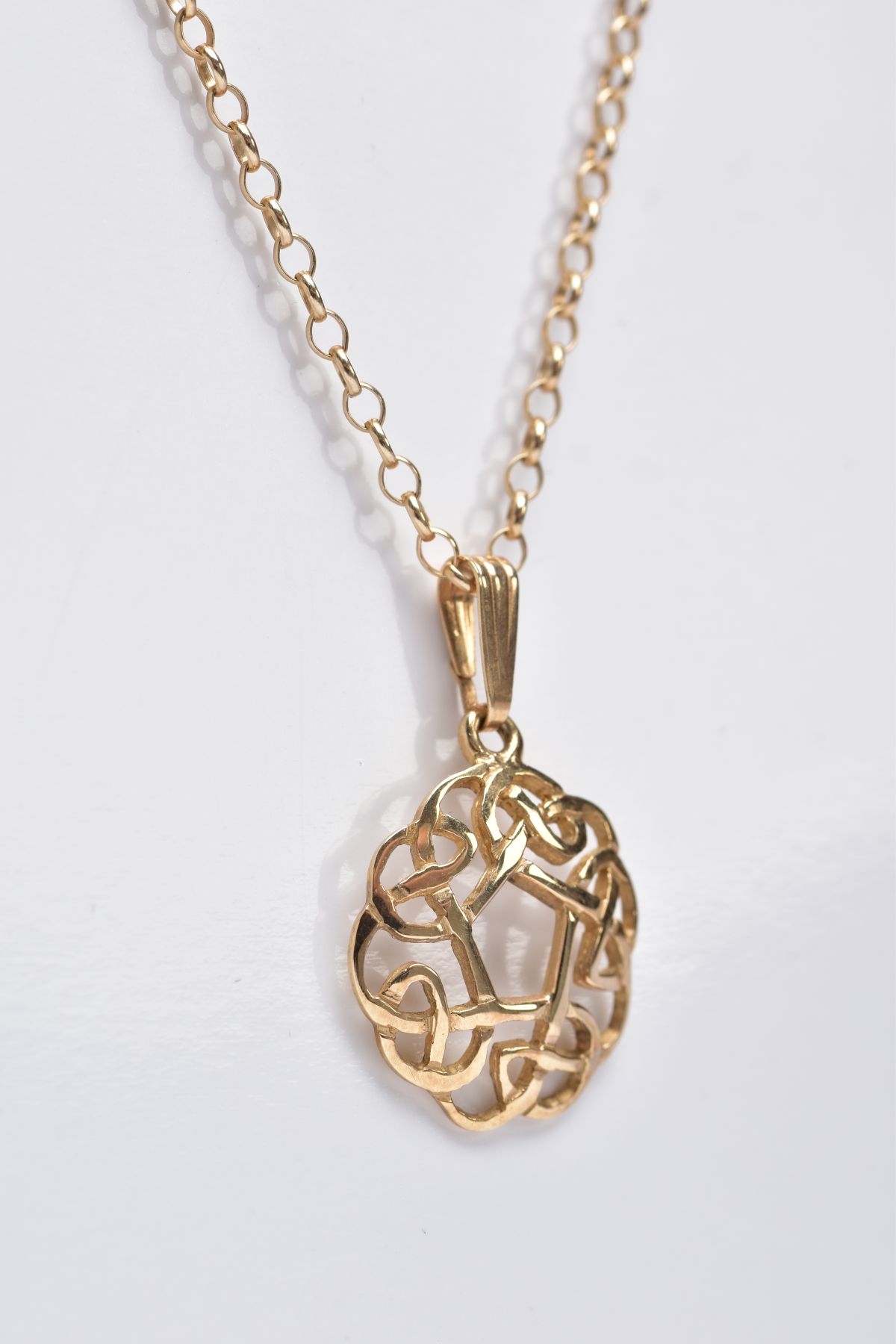 A 9CT GOLD CELTIC KNOT PENDANT, the circular openwork Celtic knot pendant hallmarked 9ct gold - Image 3 of 3