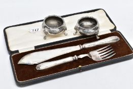 A SELECTION OF ITEMS, to include a cased prince's plate, 'Mappin & Webb' serving fish knife and fork