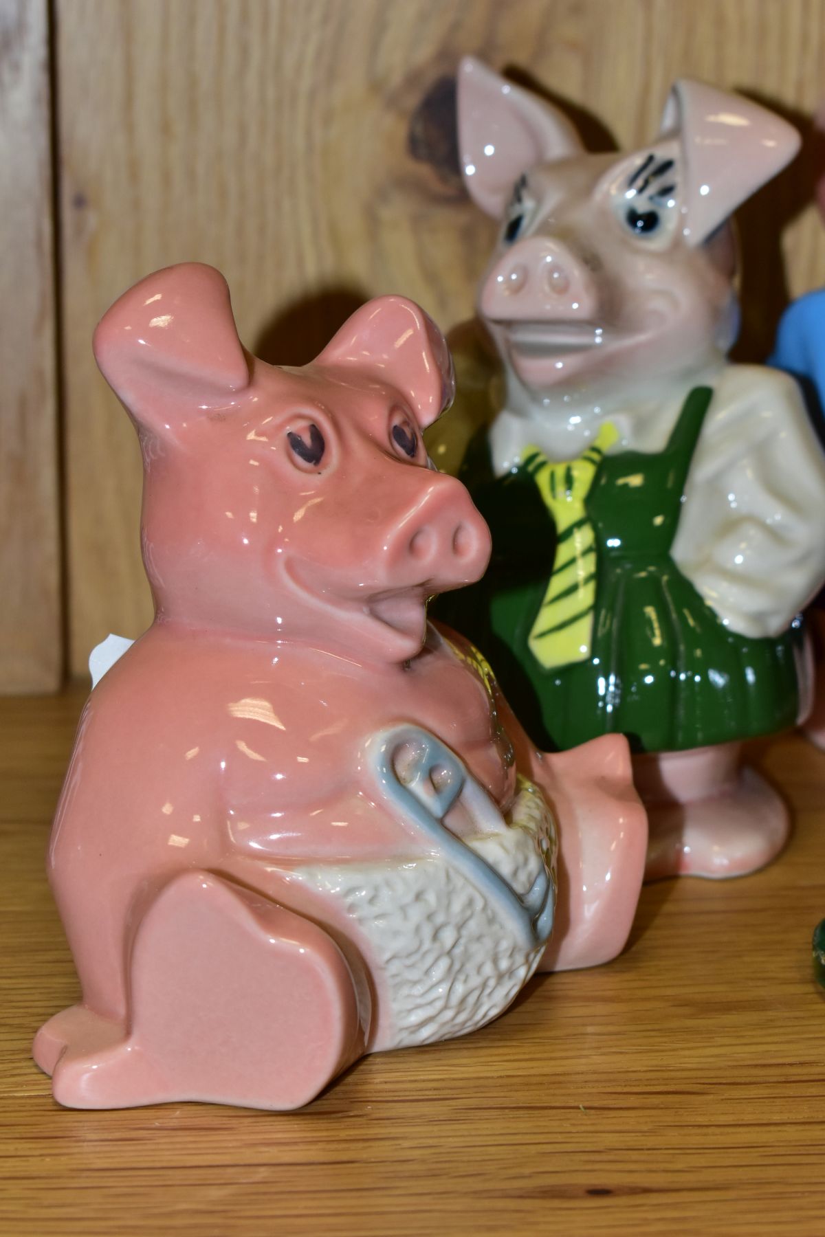A SET OF FIVE WADE NATWEST PIGGY BANKS, all with Natwest black plastic stoppers, a clear glass - Image 7 of 7