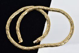 AN 18CT GOLD ARTICULATED CHAIN, fitted with an integrated box clasp and an additional figure of