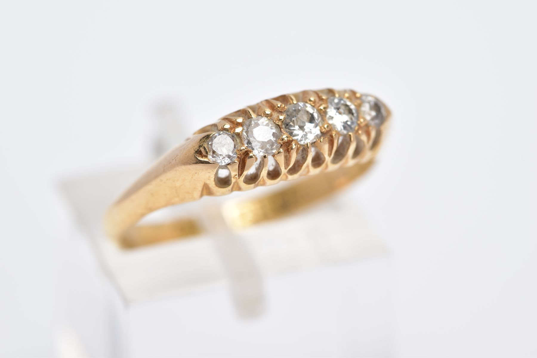 AN 18CT GOLD FIVE STONE DIAMOND RING, set with five graduated old cut diamonds, total estimated - Image 4 of 4