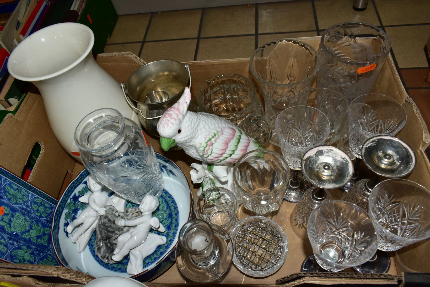 TWO BOXES AND LOOSE CERAMICS, GLASS, ETC, to include R. Delinieres & Co, Limoges teawares for - Image 8 of 10