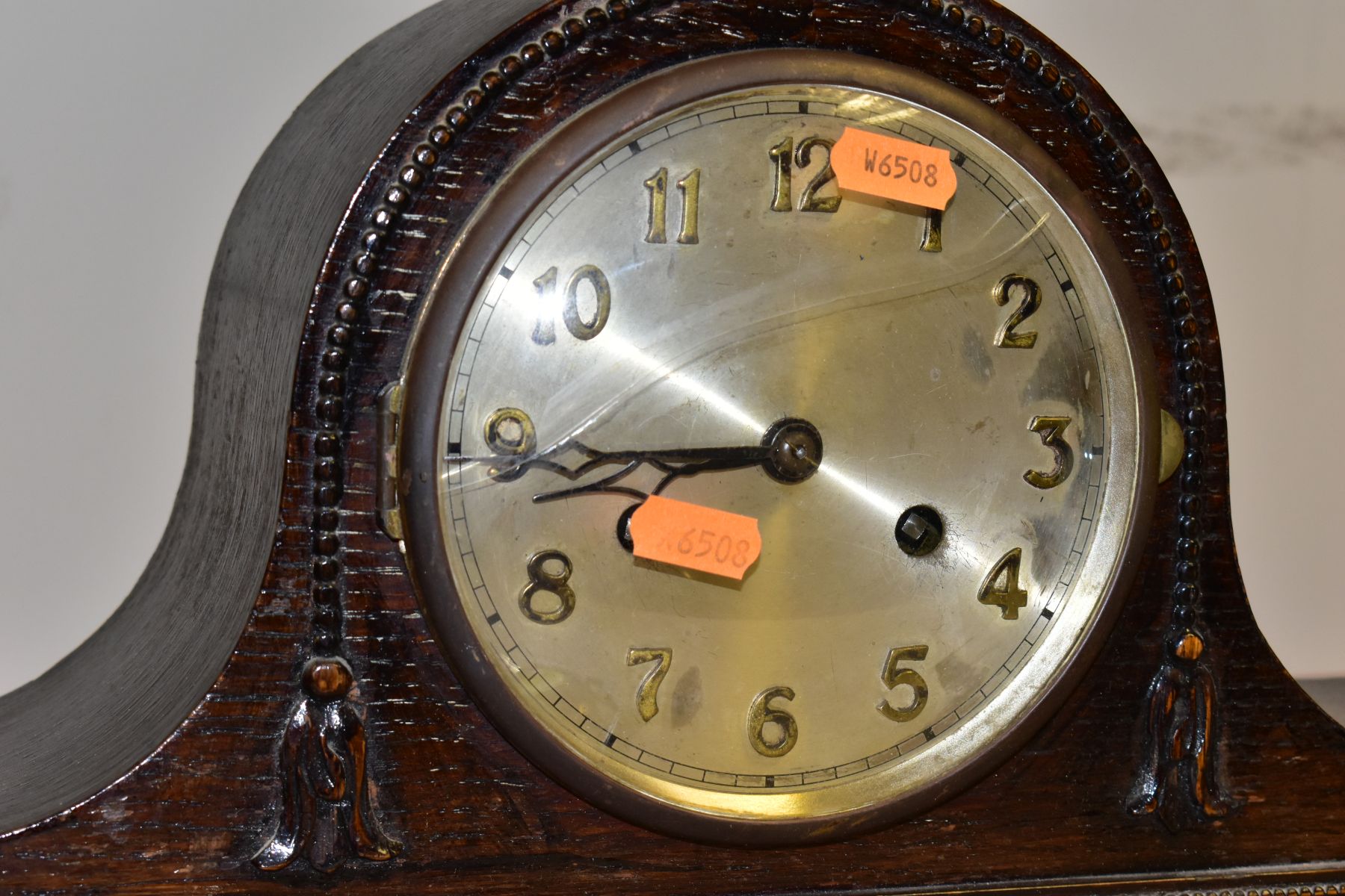 SIX VARIOUS CLOCKS INCLUDING TWO 1920'S/30'S OAK DOME TOP MANTEL CLOCKS, (a Smiths Westminster chime - Image 7 of 9