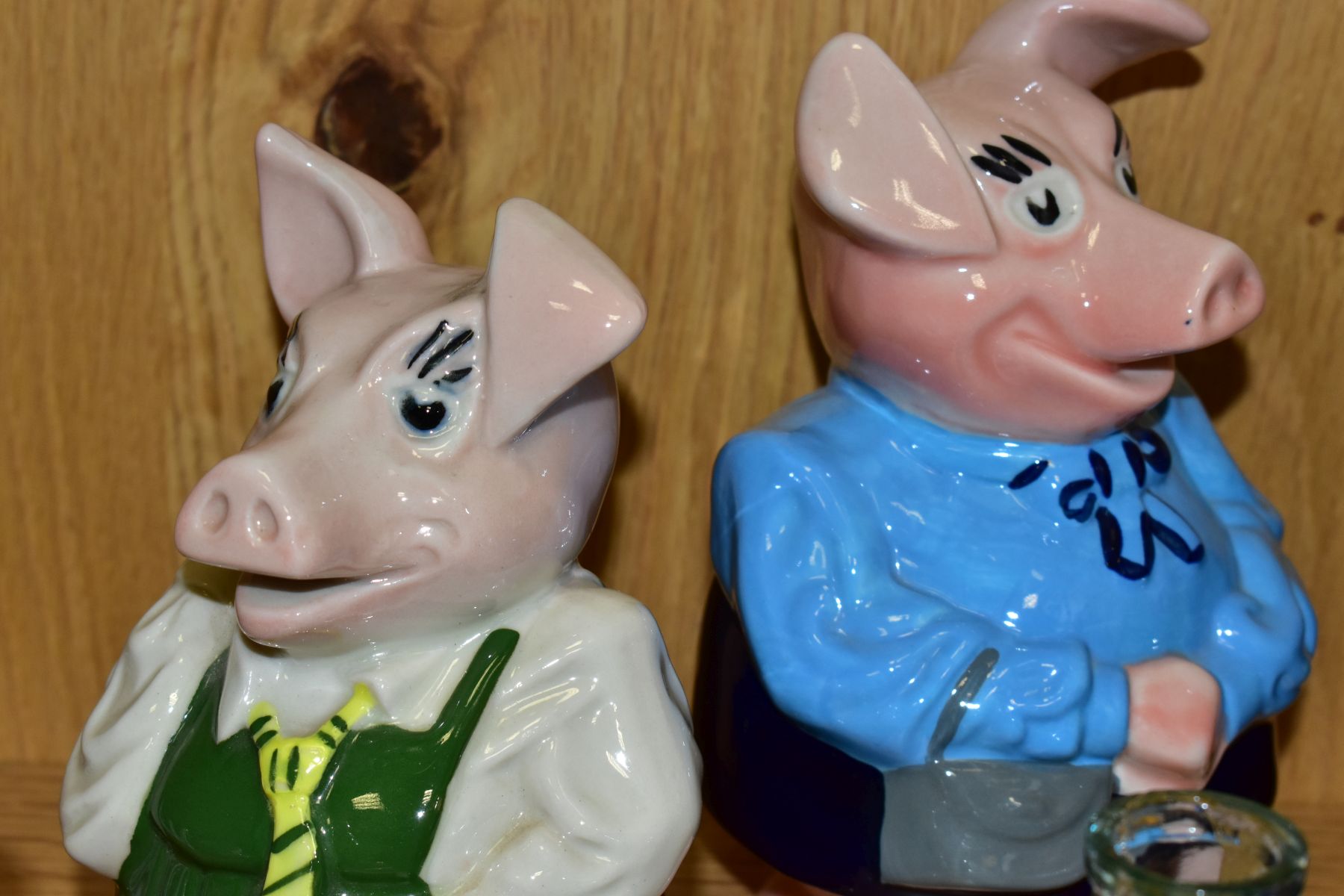 A SET OF FIVE WADE NATWEST PIGGY BANKS, all with Natwest black plastic stoppers, a clear glass - Image 6 of 7
