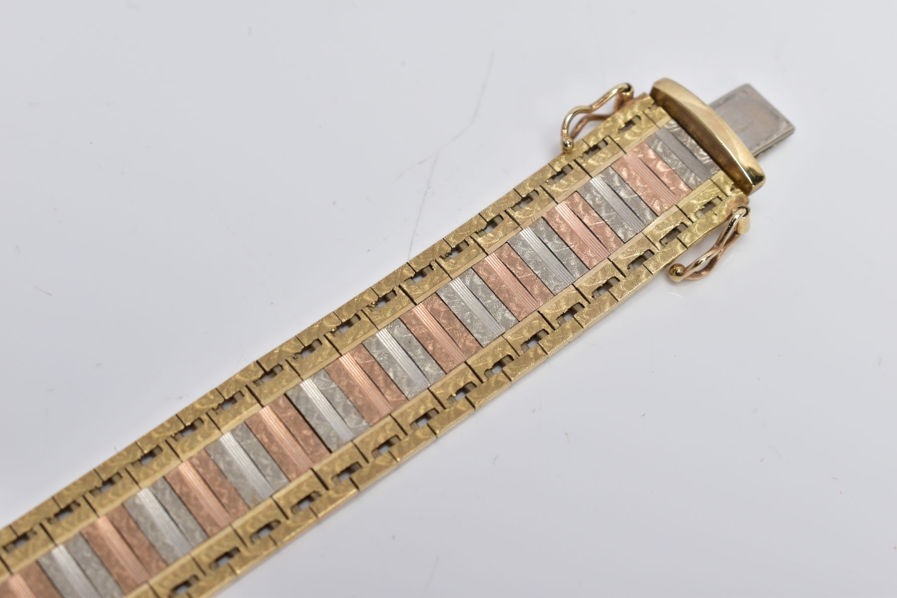 A 9CT TRI-COLOURED GOLD WIDE FLAT LINK BRACELET, designed with textured yellow, rose and white - Image 4 of 5