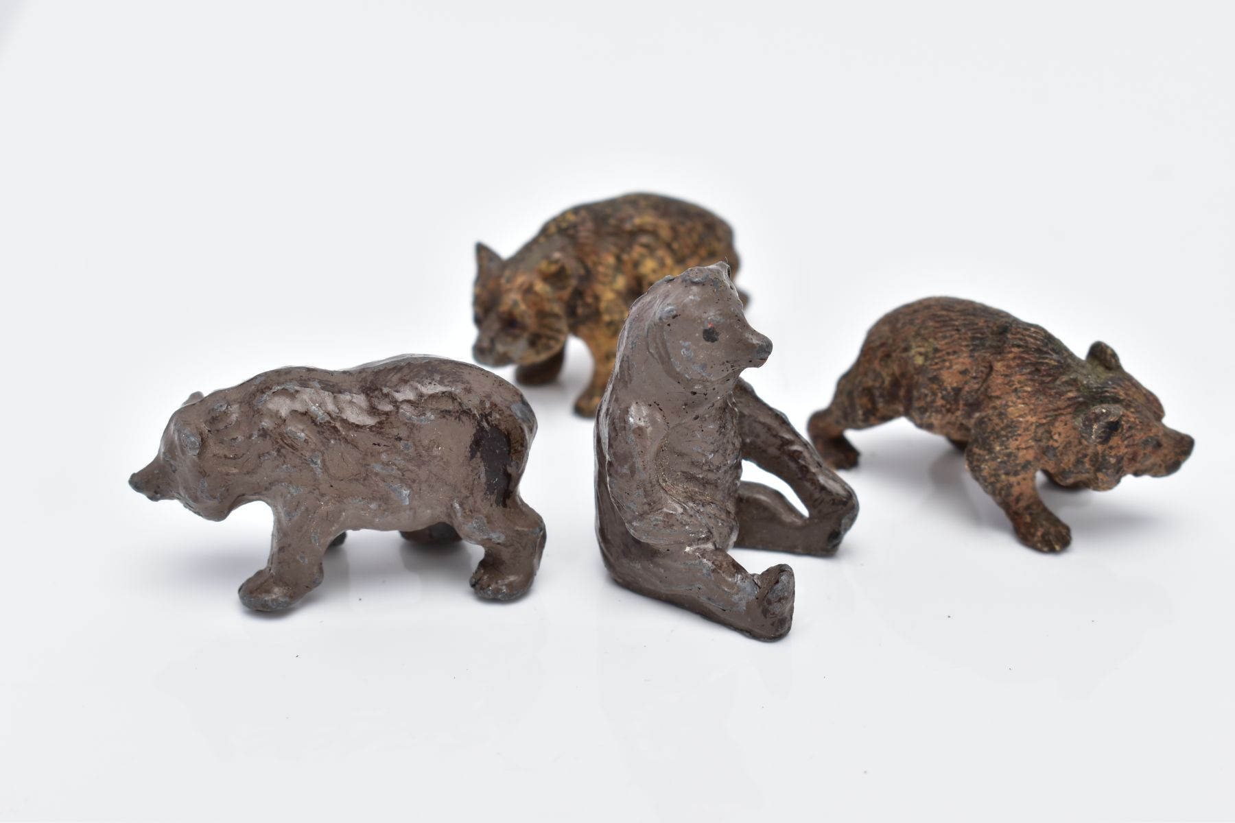 A SMALL QUANTITY OF MINIATURE BEAR FIGURES, to include two painted lead bears one sitting and one in - Image 2 of 5