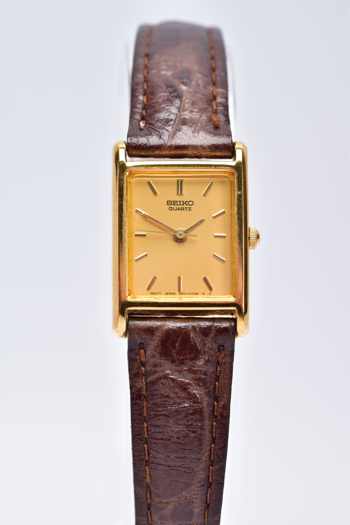 A LADIES GOLD PLATED SEIKO WRISTWATCH, rectangular gold coloured dial signed 'Seiko quartz', baton