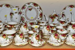 A GROUP OF ROYAL ALBERT OLD COUNTRY ROSES TEA, DINNER AND GIFTWARES, including a fifteen piece